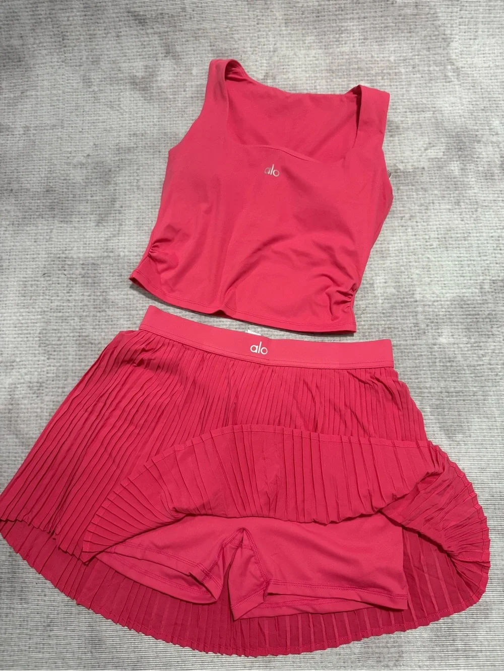 ALO Yoga matching hot